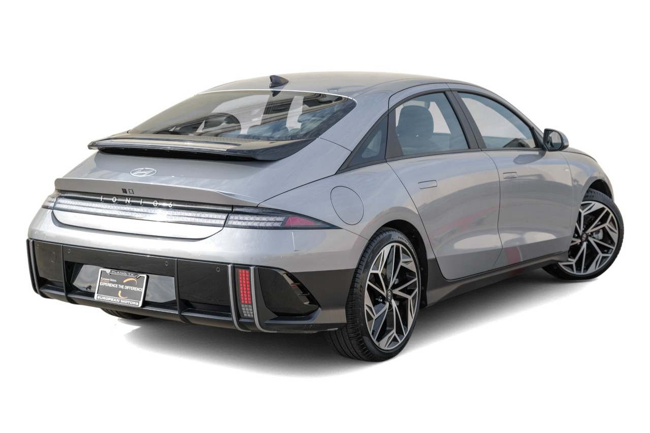 Hyundai IONIQ 6 Vehicle Main Gallery Image 08