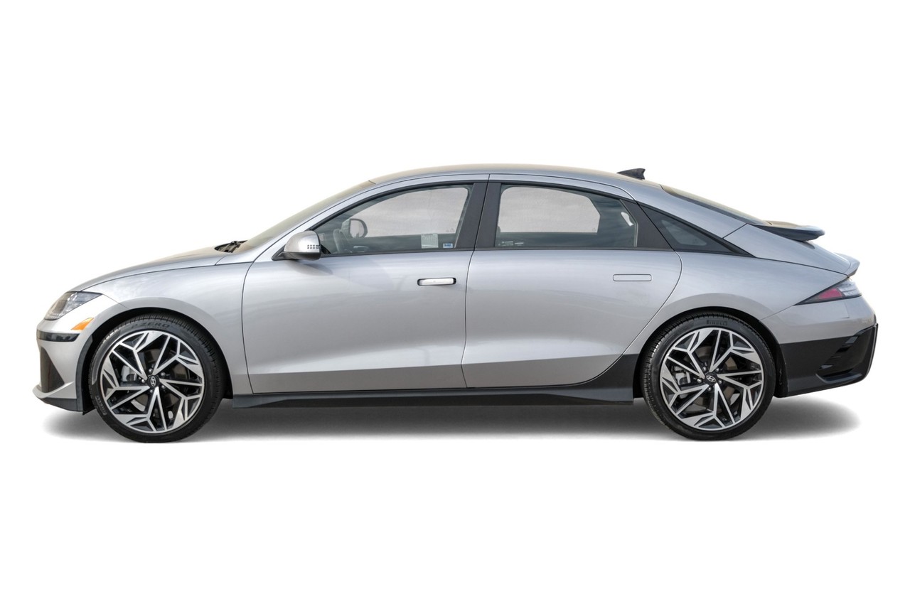 Hyundai IONIQ 6 Vehicle Main Gallery Image 11