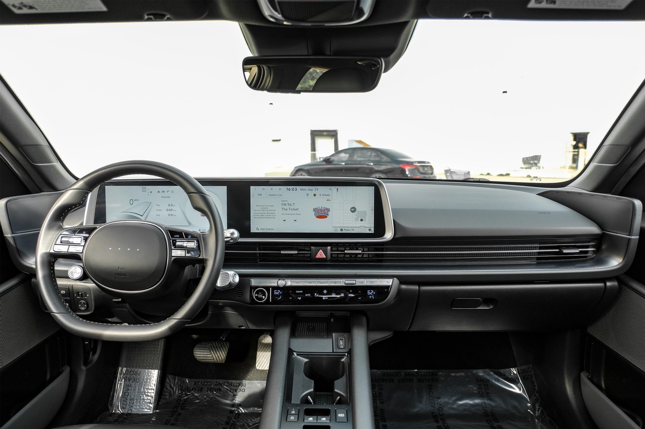 Hyundai IONIQ 6 Vehicle Main Gallery Image 14