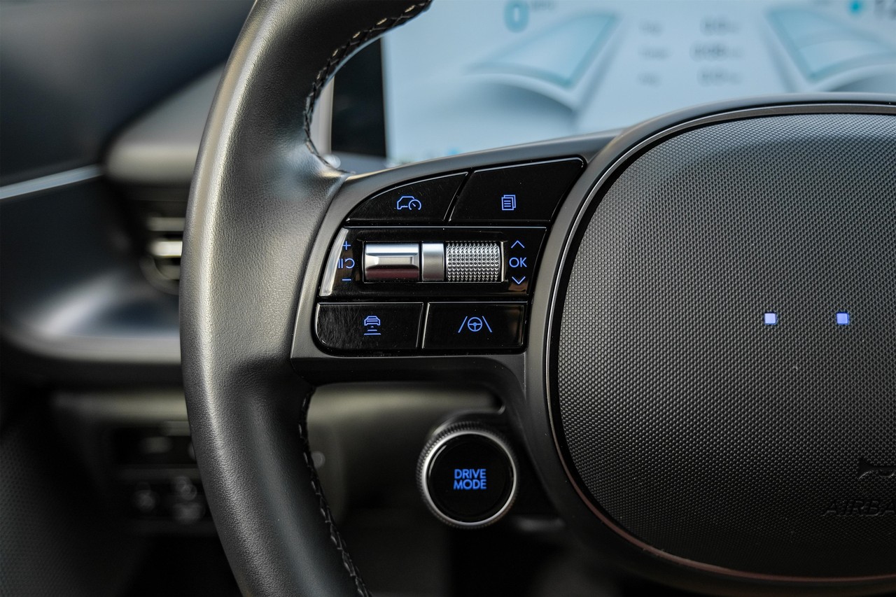 Hyundai IONIQ 6 Vehicle Main Gallery Image 16