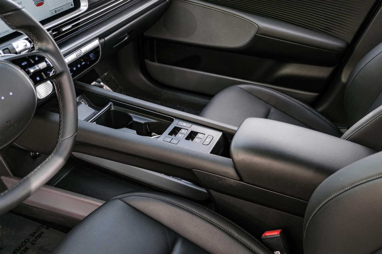 Hyundai IONIQ 6 Vehicle Main Gallery Image 23