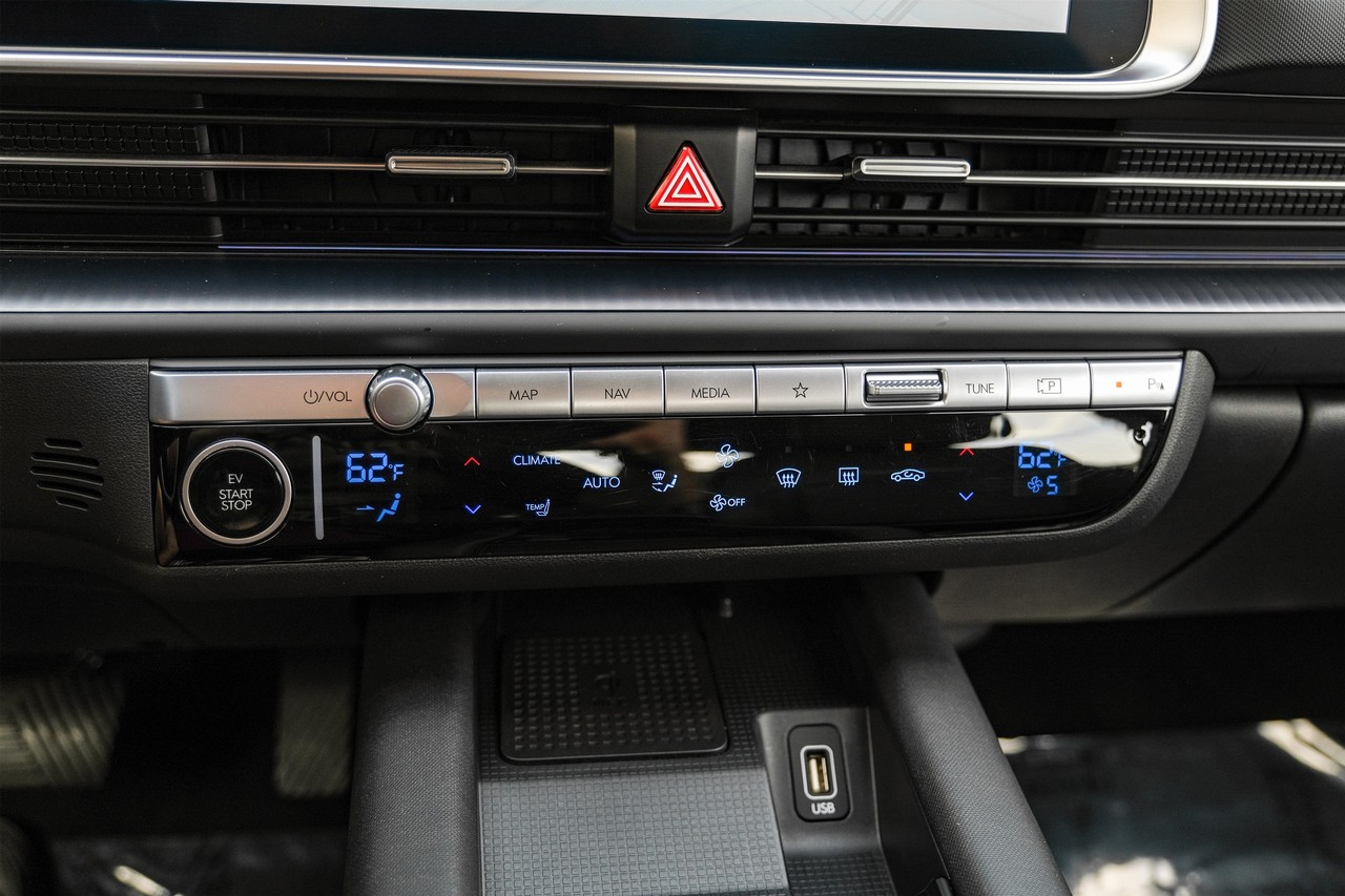 Hyundai IONIQ 6 Vehicle Main Gallery Image 25