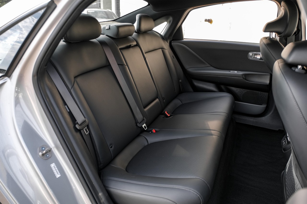 Hyundai IONIQ 6 Vehicle Main Gallery Image 33