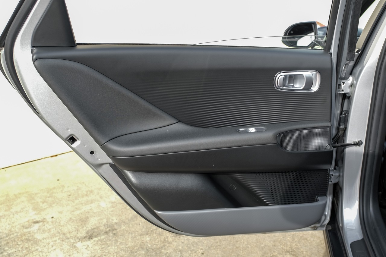 Hyundai IONIQ 6 Vehicle Main Gallery Image 39