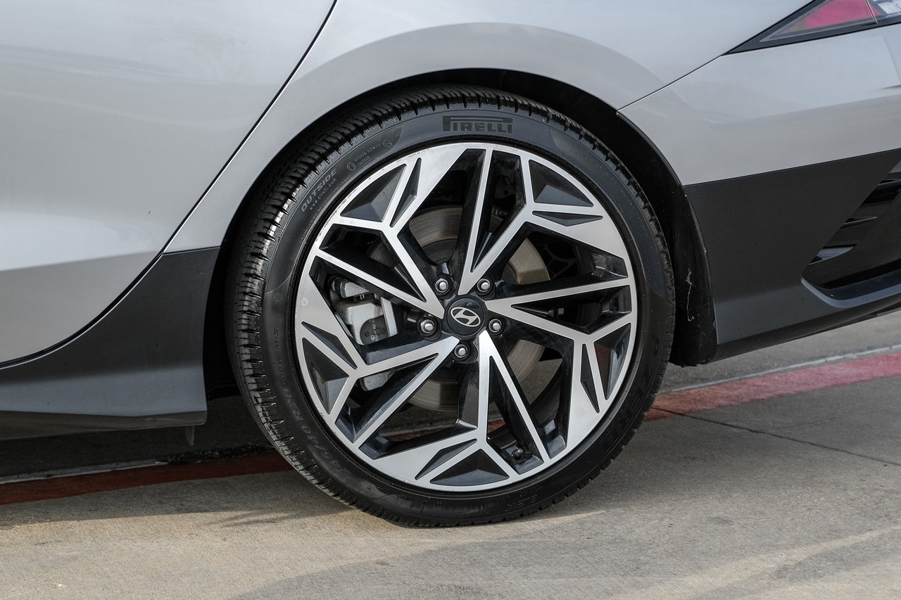 Hyundai IONIQ 6 Vehicle Main Gallery Image 49