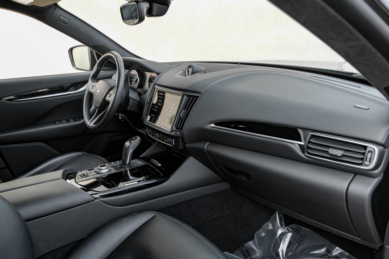 Maserati Levante Vehicle Main Gallery Image 13