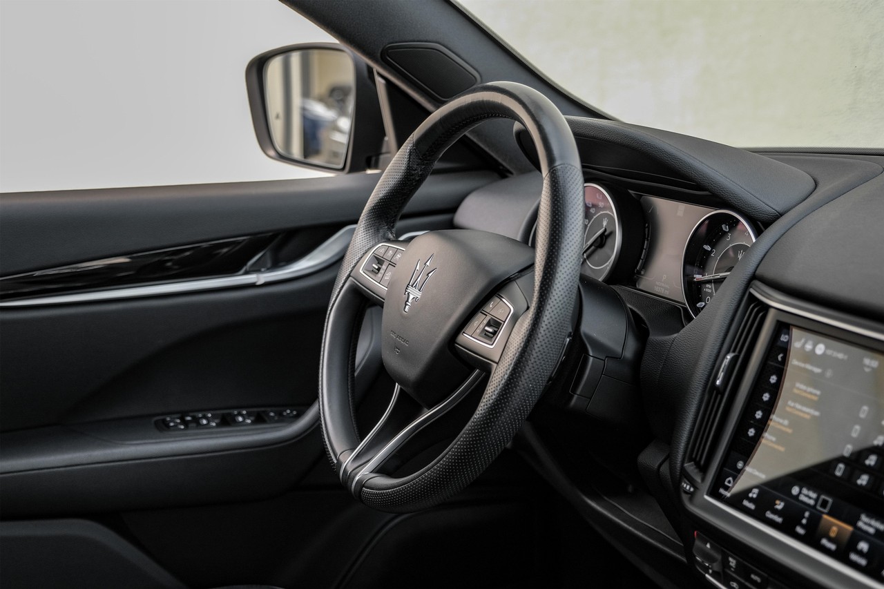 Maserati Levante Vehicle Main Gallery Image 14