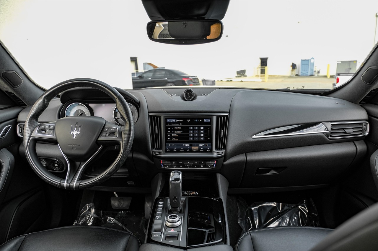 Maserati Levante Vehicle Main Gallery Image 15