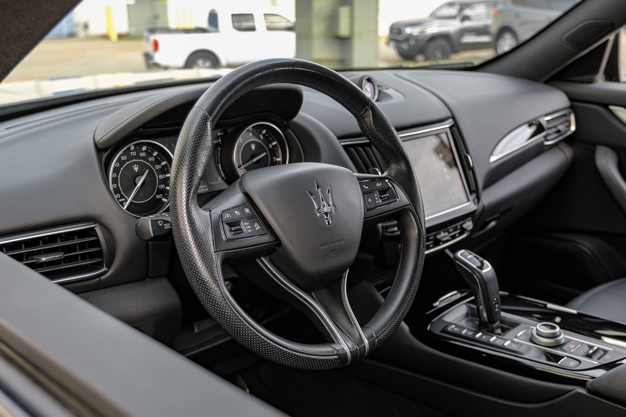 Maserati Levante Vehicle Main Gallery Image 16