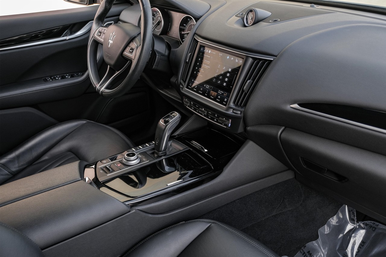 Maserati Levante Vehicle Main Gallery Image 23