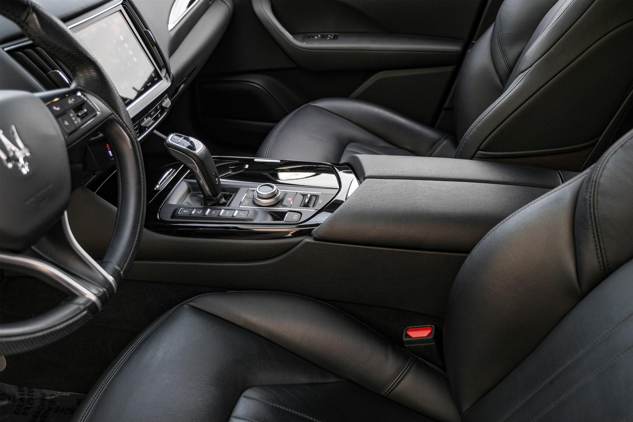 Maserati Levante Vehicle Main Gallery Image 24