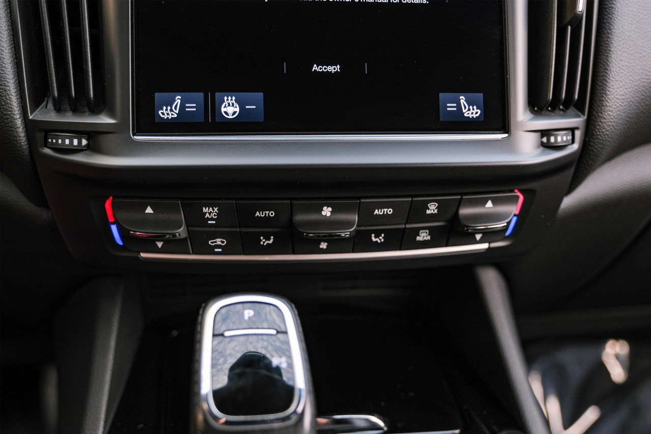 Maserati Levante Vehicle Main Gallery Image 26