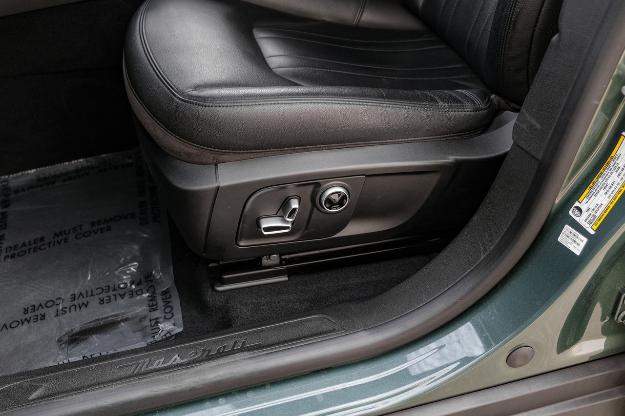 Maserati Levante Vehicle Main Gallery Image 32