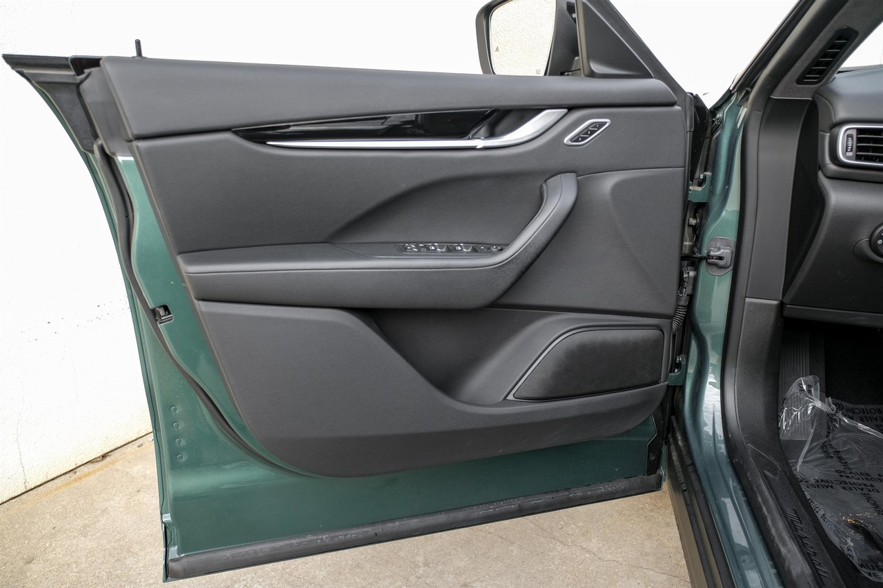 Maserati Levante Vehicle Main Gallery Image 39
