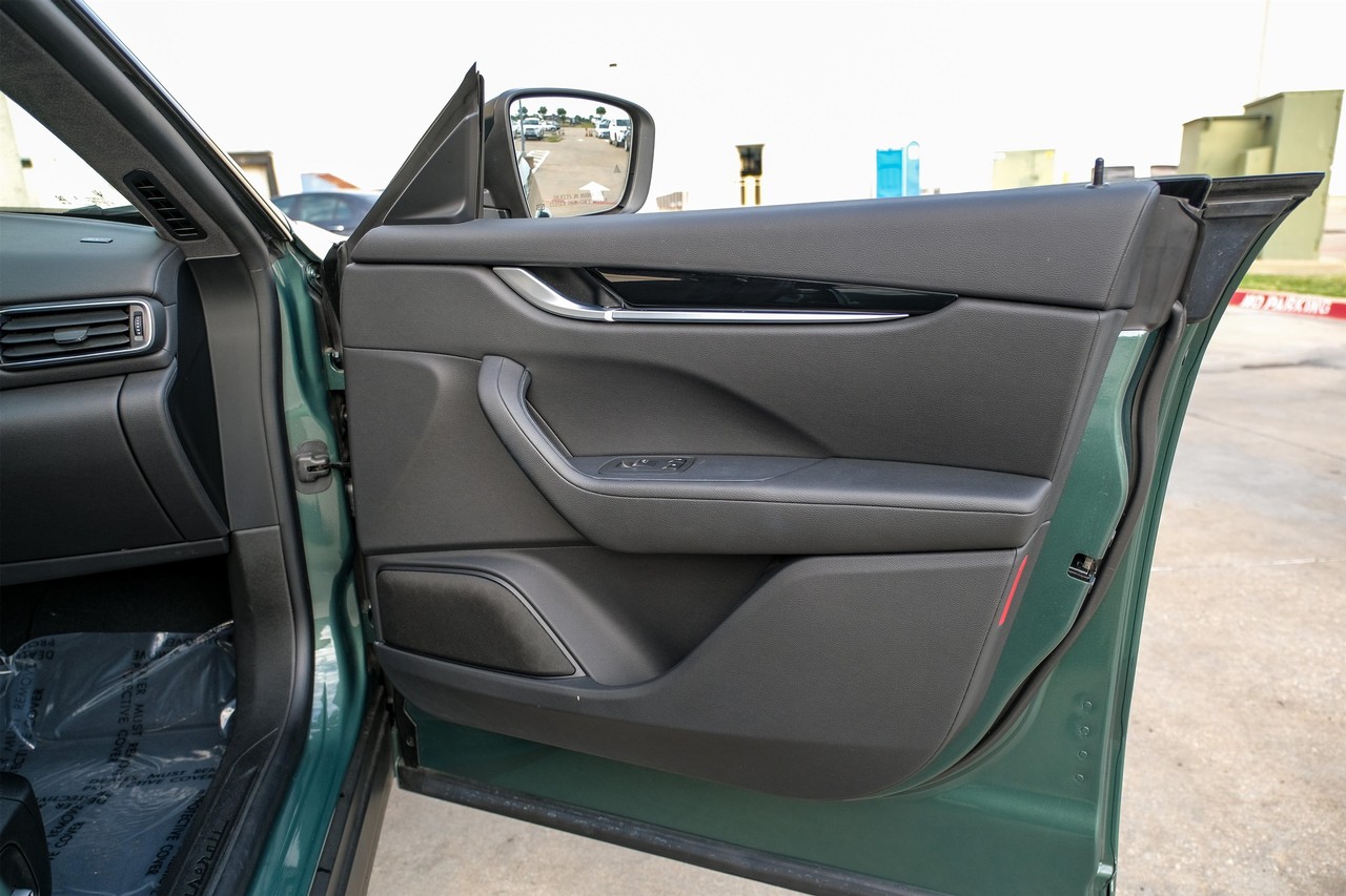 Maserati Levante Vehicle Main Gallery Image 41