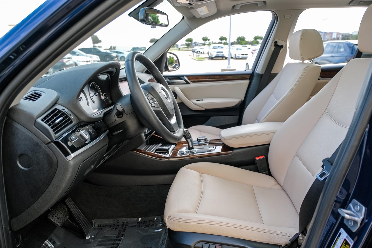 BMW X3 Vehicle Main Gallery Image 03