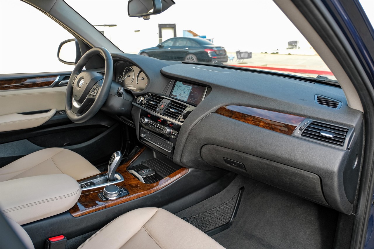 BMW X3 Vehicle Main Gallery Image 12