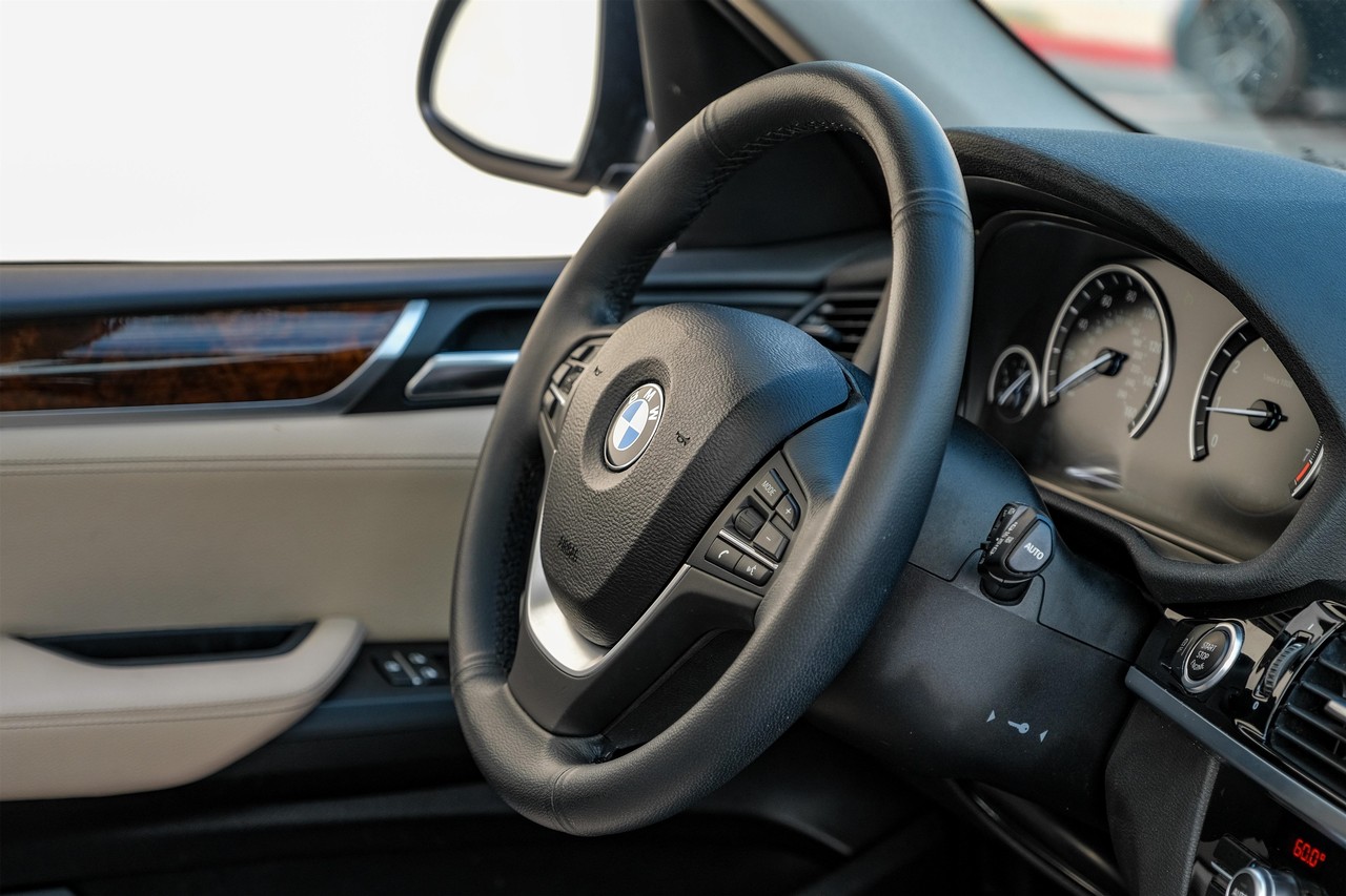 BMW X3 Vehicle Main Gallery Image 13