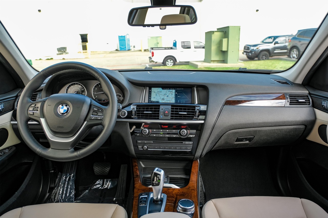 BMW X3 Vehicle Main Gallery Image 14