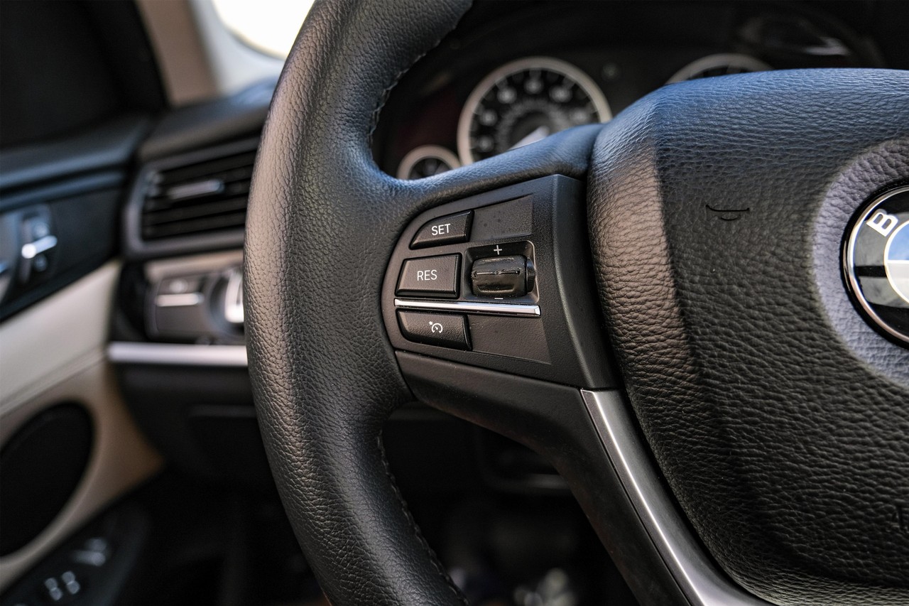 BMW X3 Vehicle Main Gallery Image 17