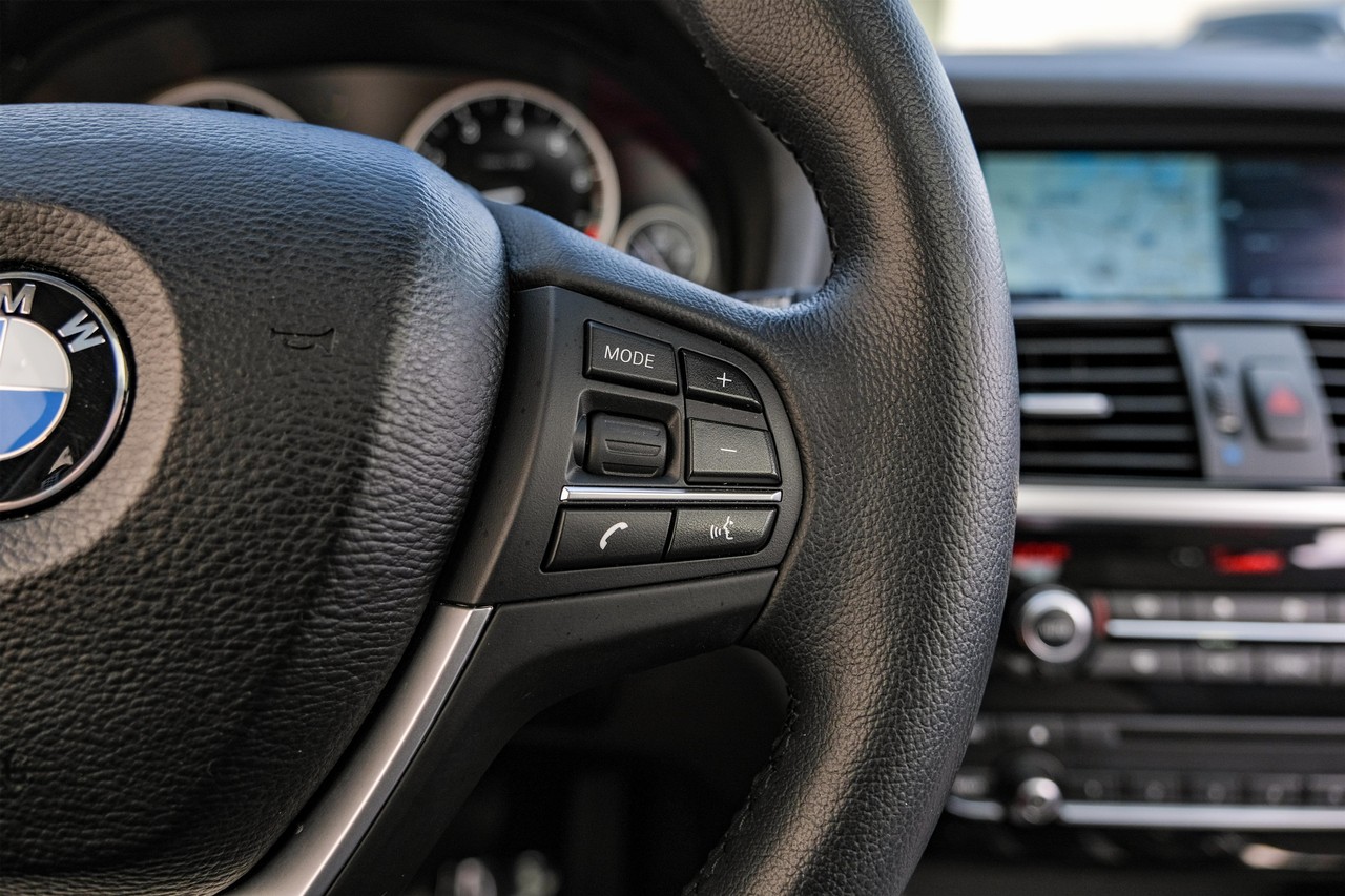 BMW X3 Vehicle Main Gallery Image 18