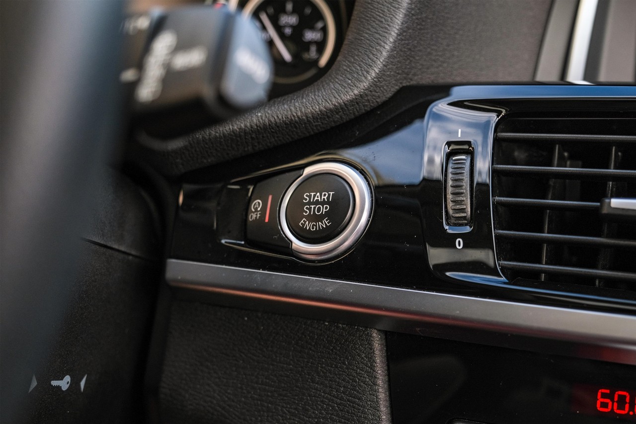 BMW X3 Vehicle Main Gallery Image 21