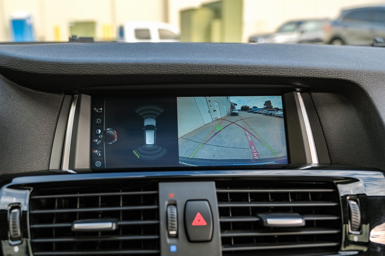 BMW X3 Vehicle Main Gallery Image 23