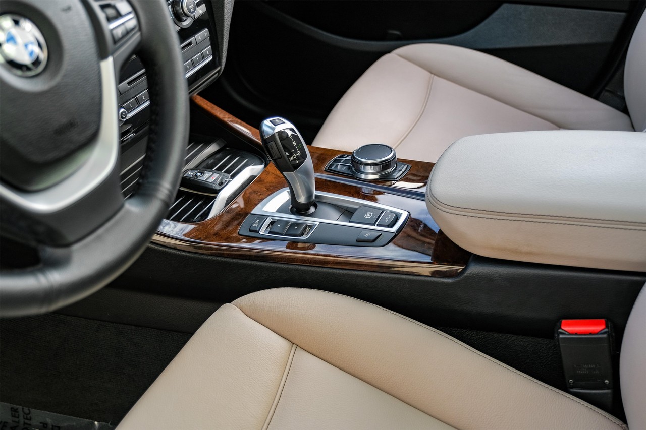 BMW X3 Vehicle Main Gallery Image 25