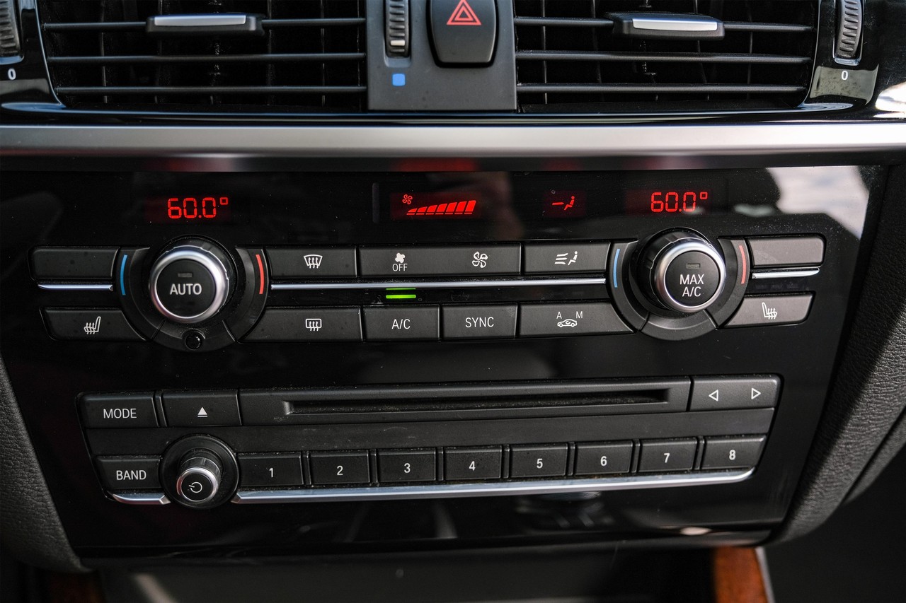 BMW X3 Vehicle Main Gallery Image 28