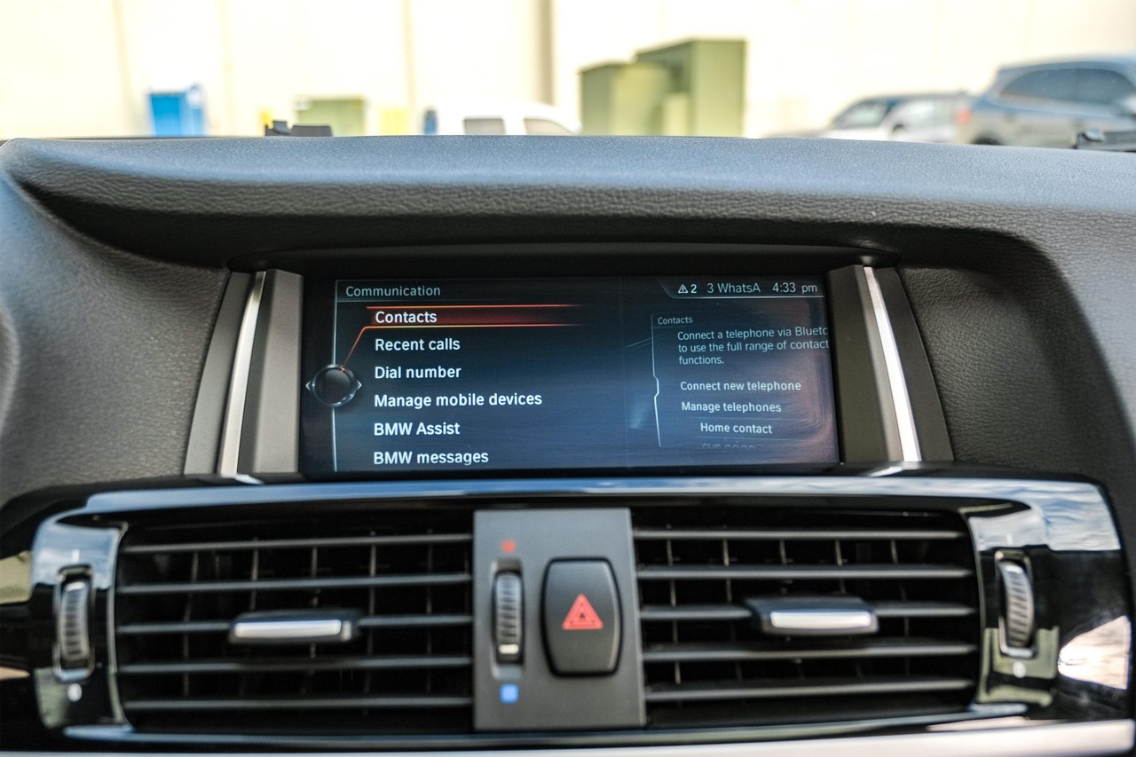 BMW X3 Vehicle Main Gallery Image 30