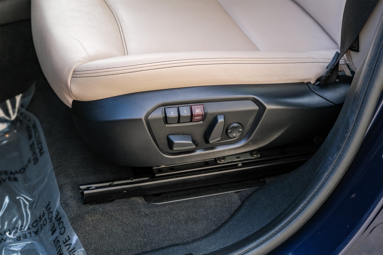 BMW X3 Vehicle Main Gallery Image 32