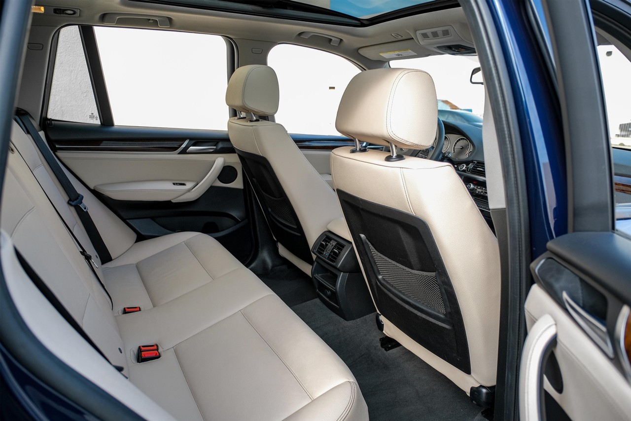 BMW X3 Vehicle Main Gallery Image 36