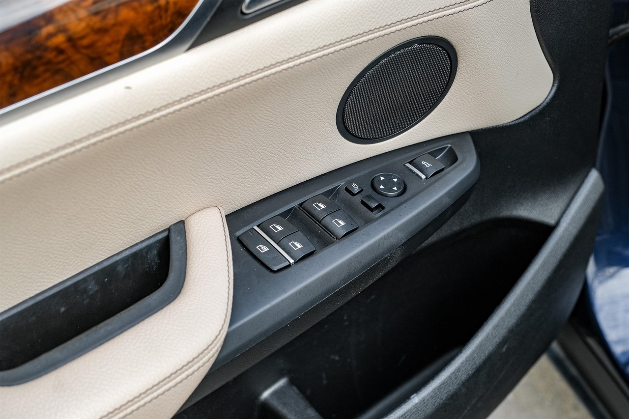 BMW X3 Vehicle Main Gallery Image 40