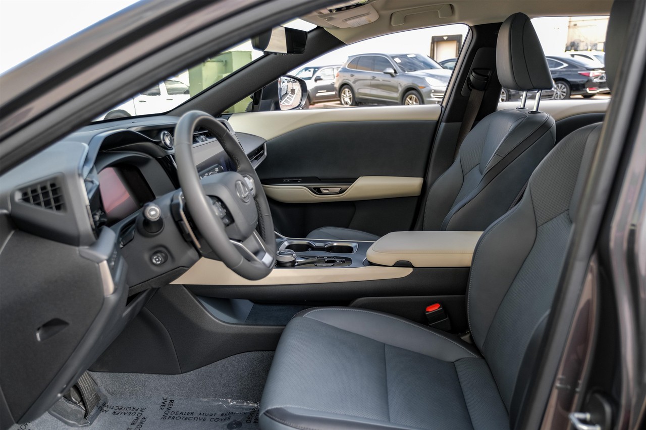 Lexus RZ Vehicle Main Gallery Image 04