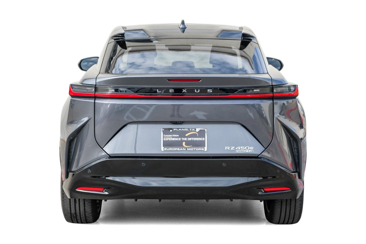 Lexus RZ Vehicle Main Gallery Image 10