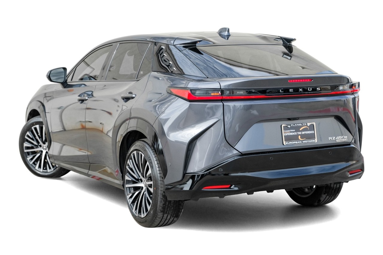 Lexus RZ Vehicle Main Gallery Image 11
