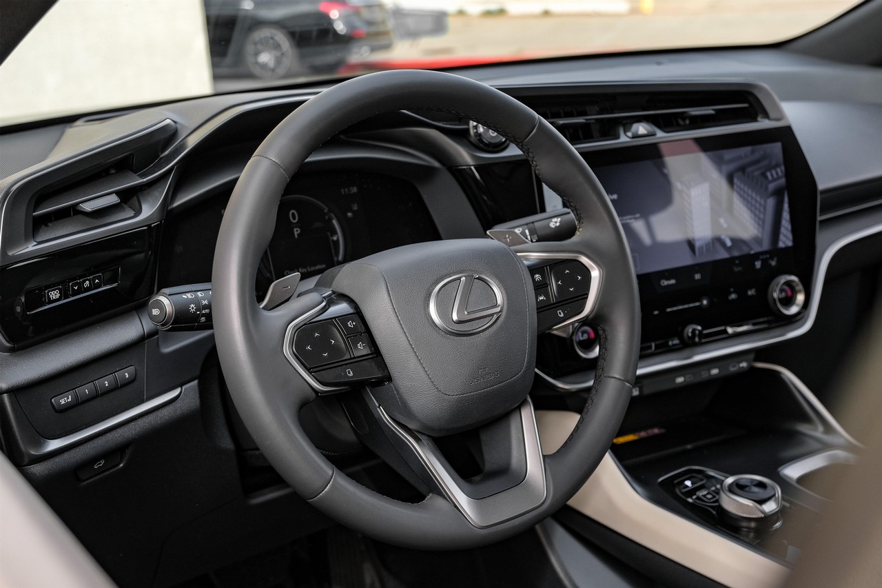 Lexus RZ Vehicle Main Gallery Image 16