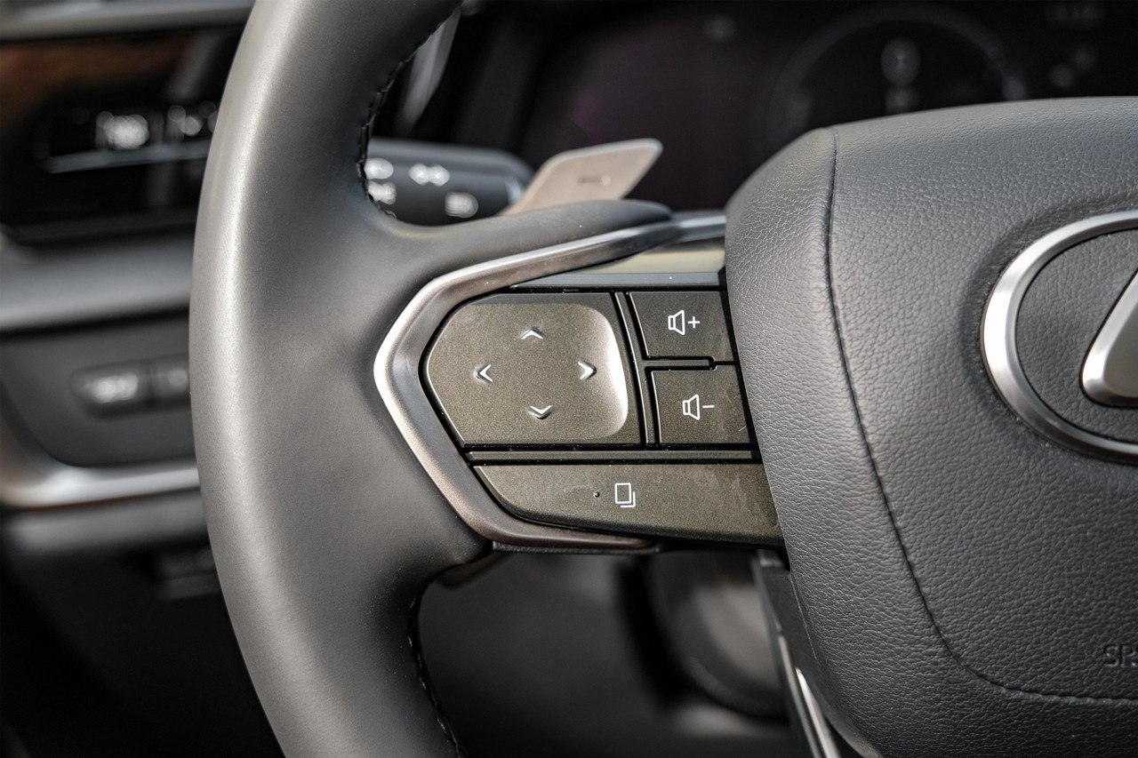 Lexus RZ Vehicle Main Gallery Image 17
