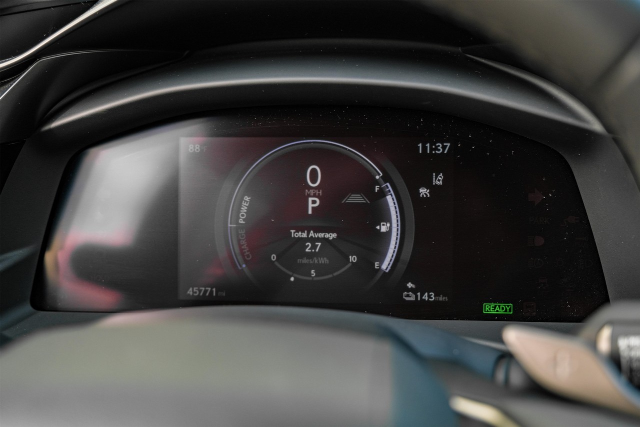 Lexus RZ Vehicle Main Gallery Image 19