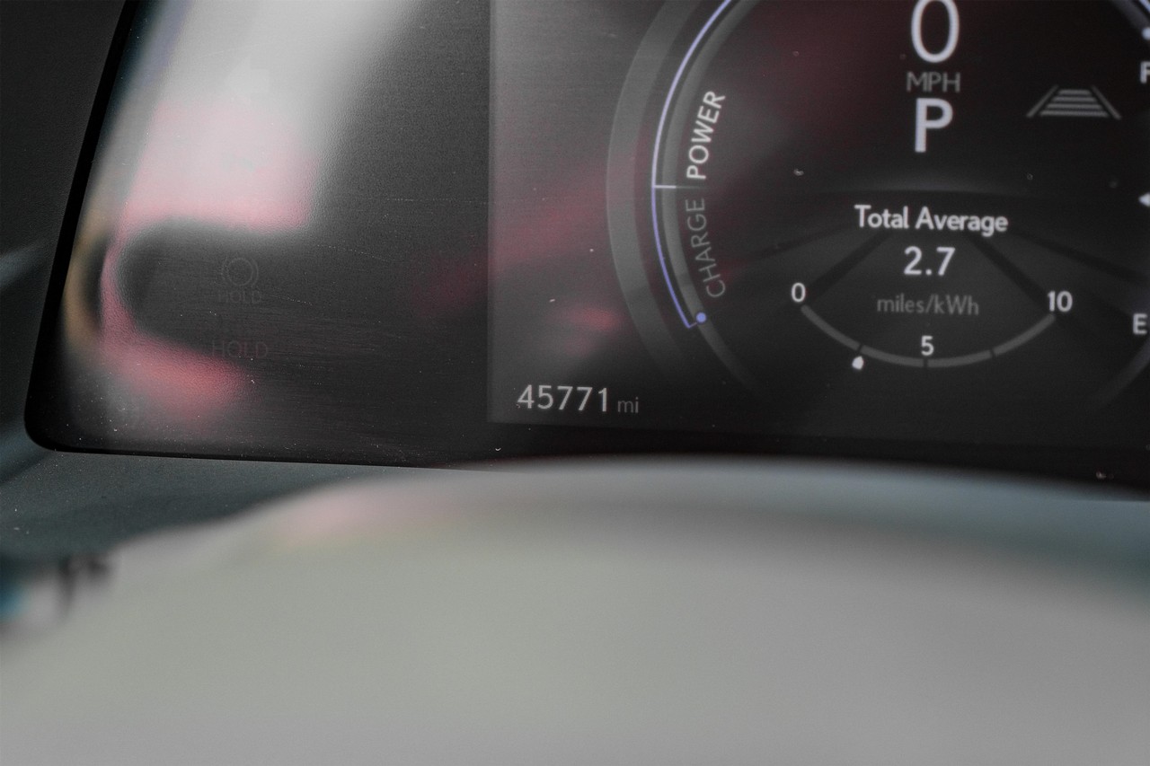 Lexus RZ Vehicle Main Gallery Image 20