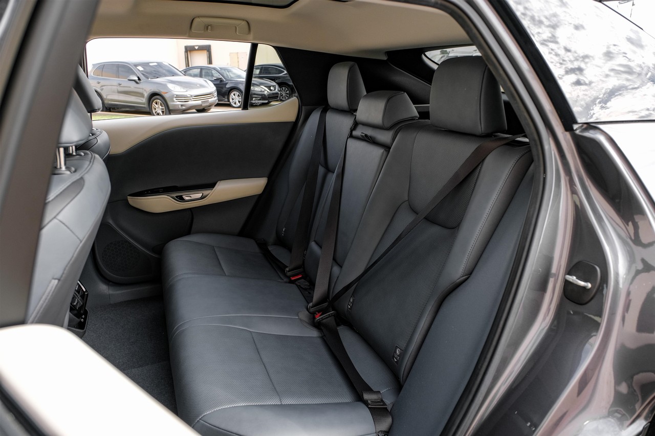 Lexus RZ Vehicle Main Gallery Image 35