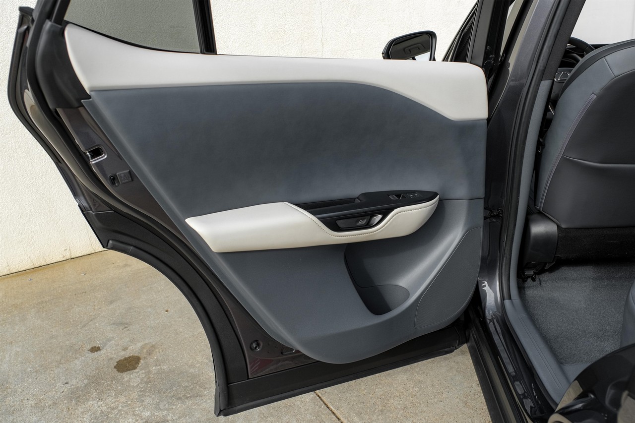 Lexus RZ Vehicle Main Gallery Image 39