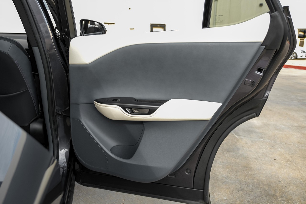 Lexus RZ Vehicle Main Gallery Image 40