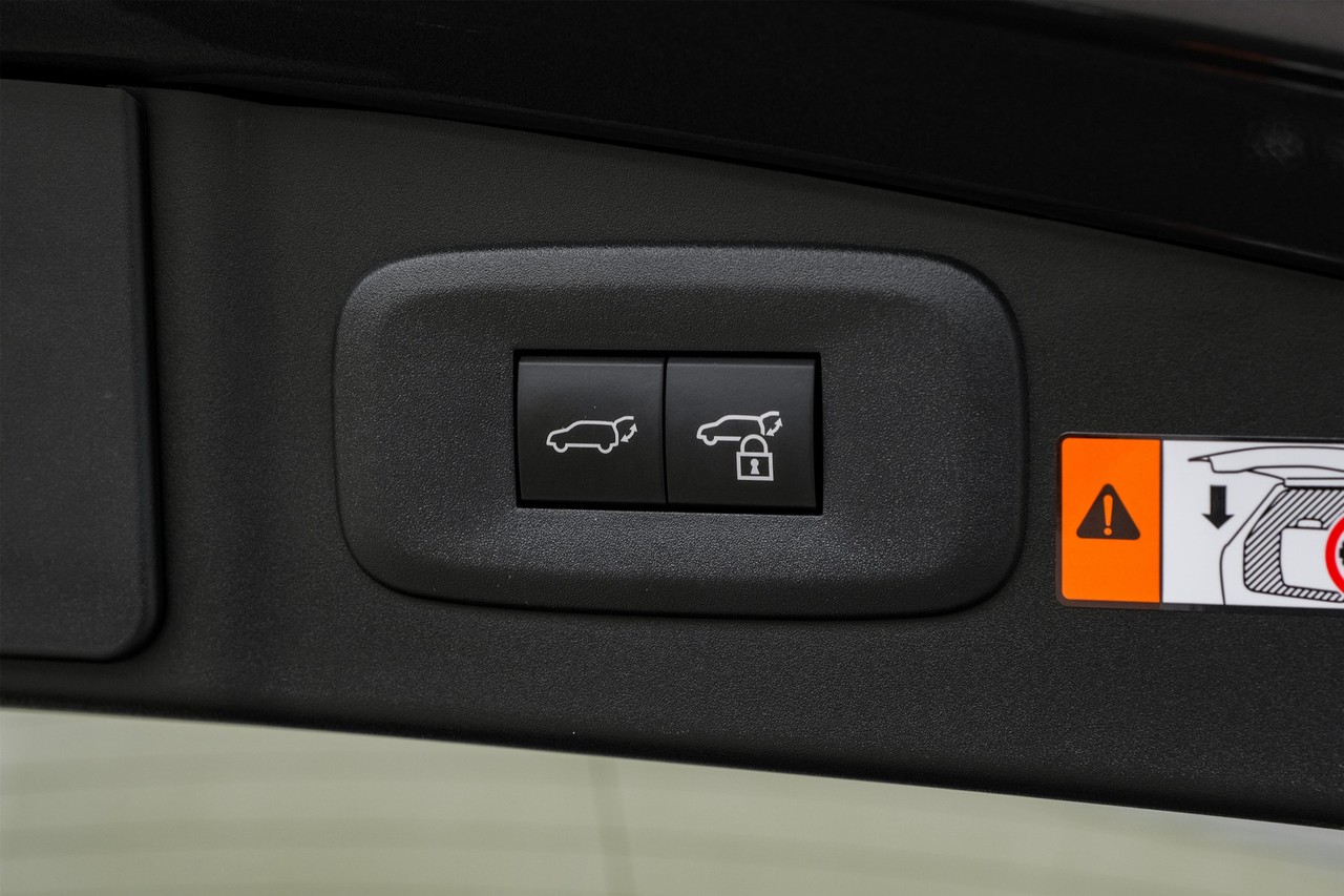 Lexus RZ Vehicle Main Gallery Image 44