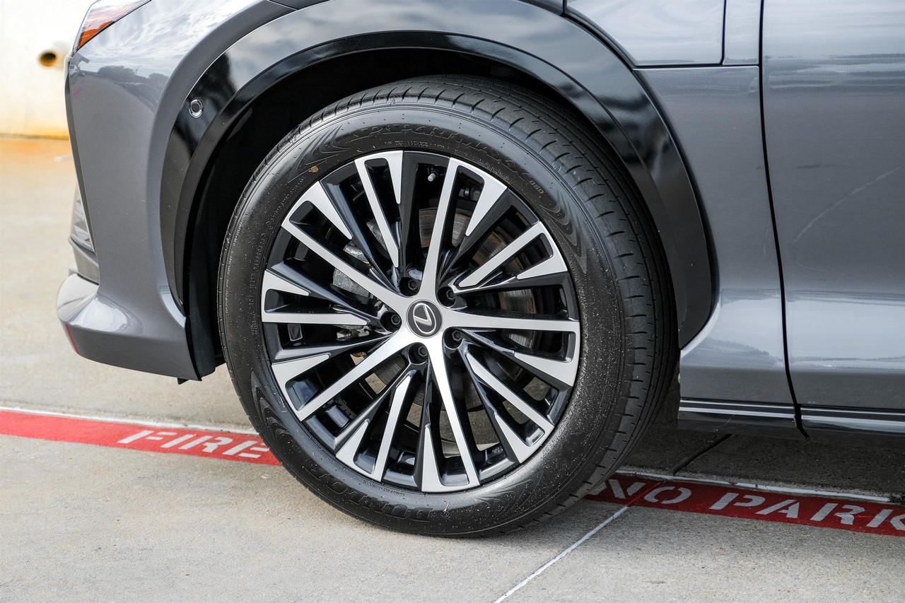 Lexus RZ Vehicle Main Gallery Image 47