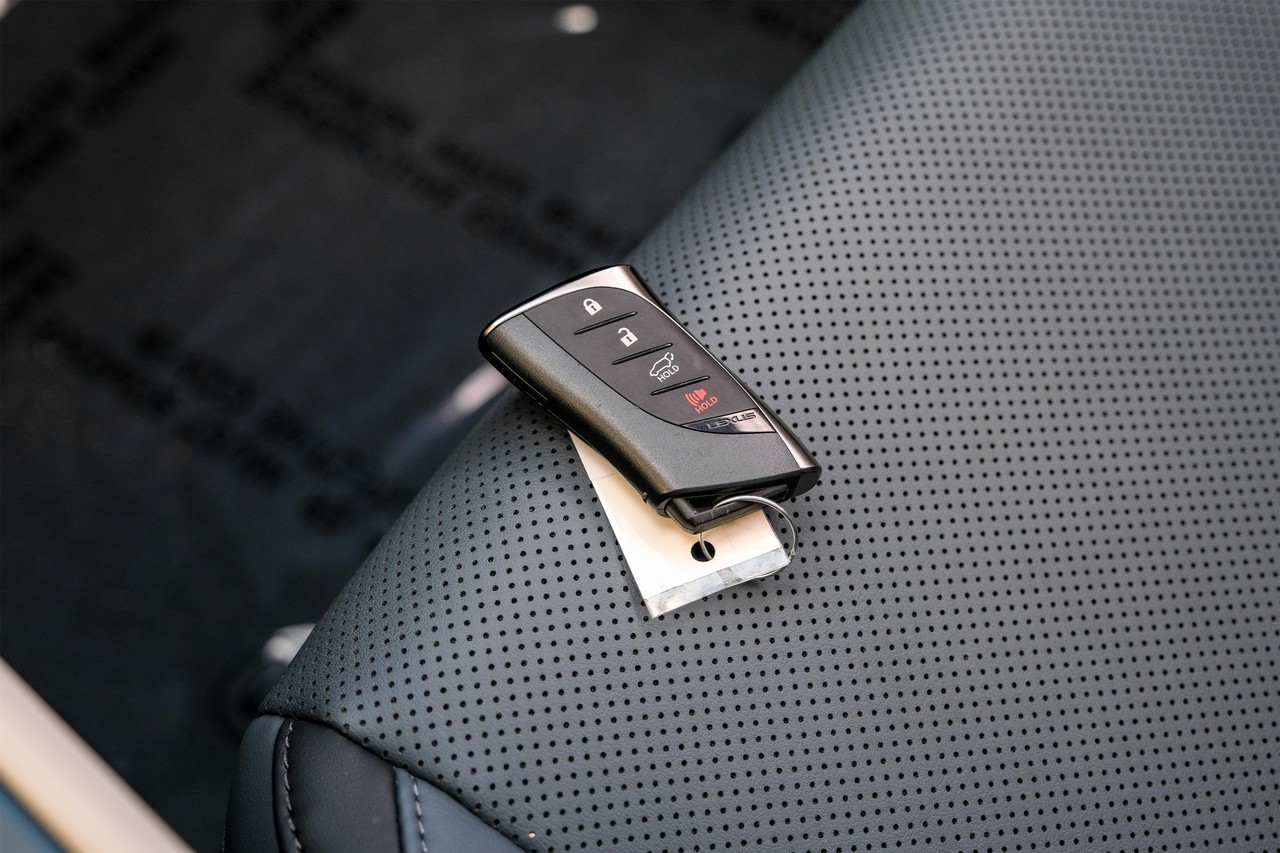 Lexus RZ Vehicle Main Gallery Image 49