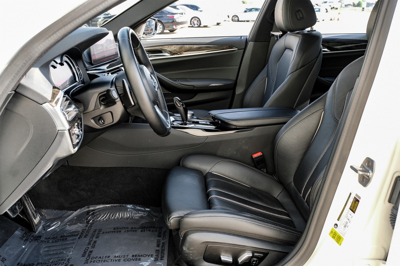 BMW 5 Series Vehicle Main Gallery Image 04