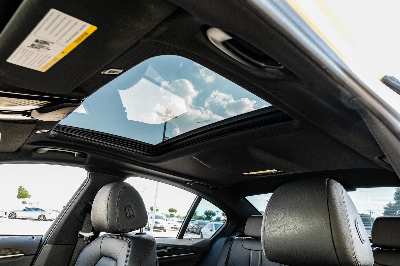 BMW 5 Series Vehicle Main Gallery Image 05
