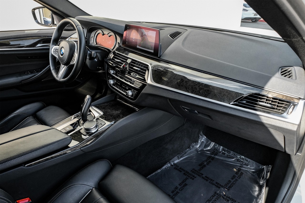 BMW 5 Series Vehicle Main Gallery Image 13