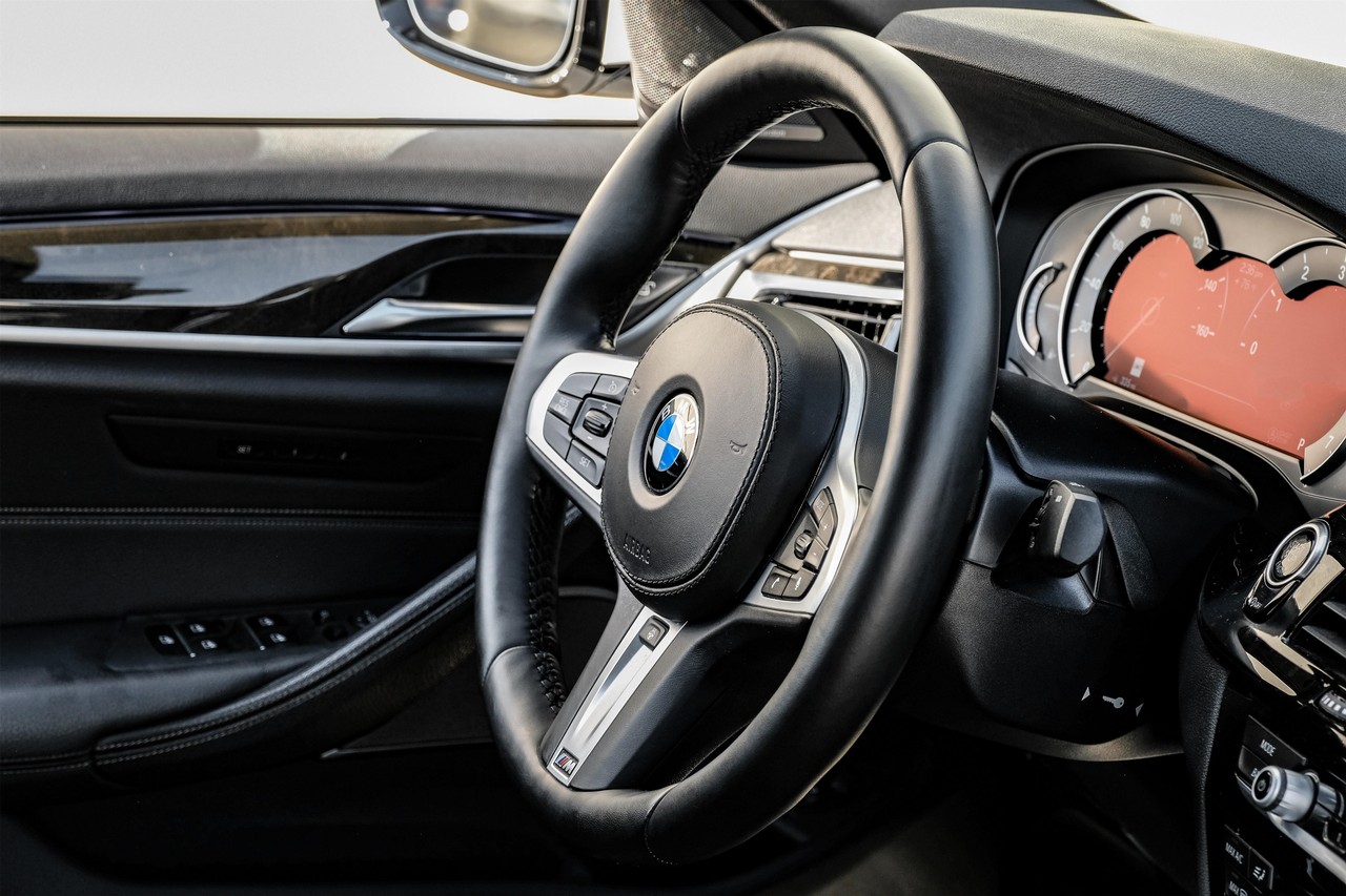 BMW 5 Series Vehicle Main Gallery Image 14